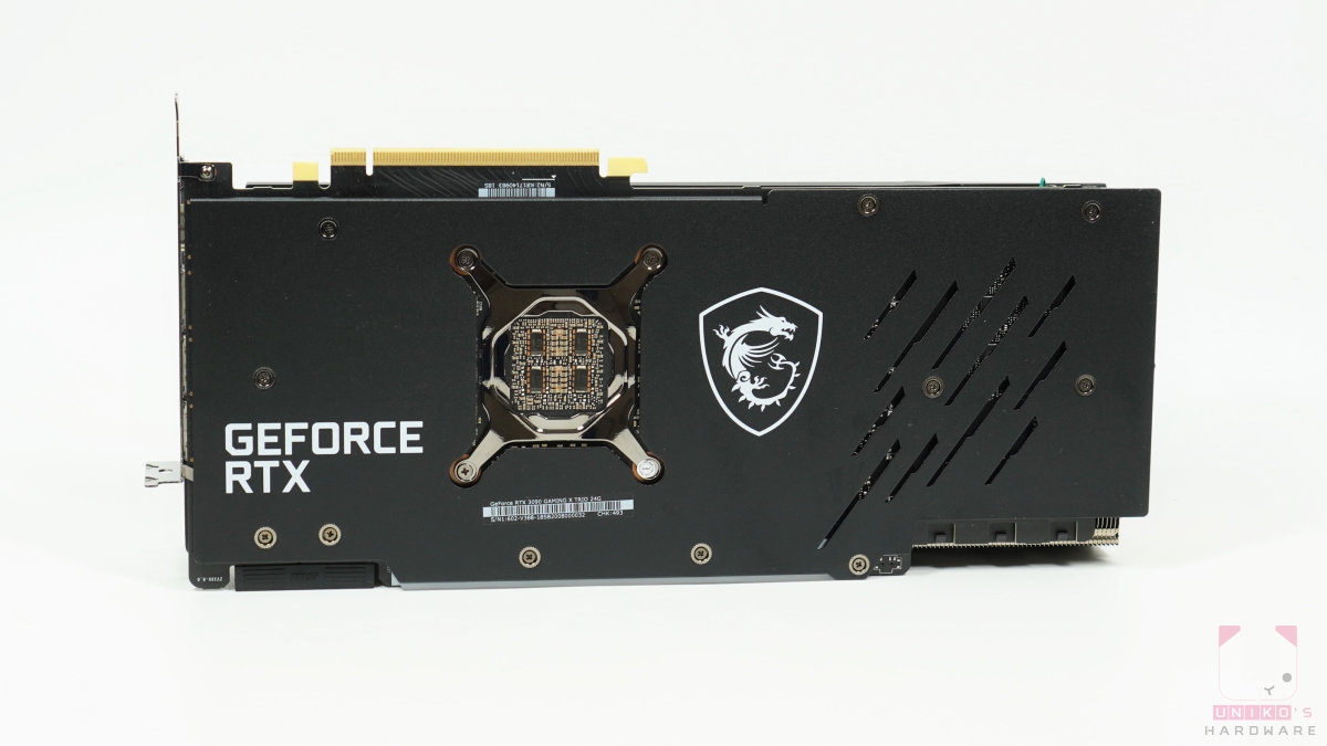 霧面黑色金屬強化背板，裡面有 Cool 360 導熱管，因為 GeForce RTX 3090 PCB 板採雙面記憶體設計，這樣可以讓背面的記憶體也有散熱效果。