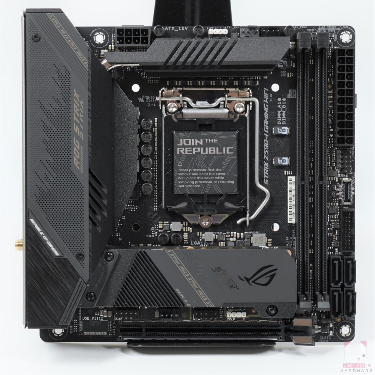 標準 Mini ITX 規格,尺寸 17cm x 17cm。