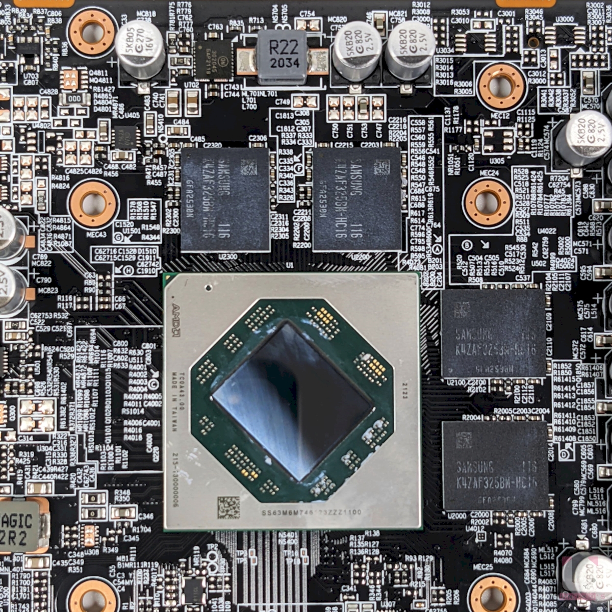 GIGABYTE Radeon RX 6600 XT 核心和 4 顆 SAMSUNG K4ZAF325BM-HC16 GDDR6 顯示記憶體。