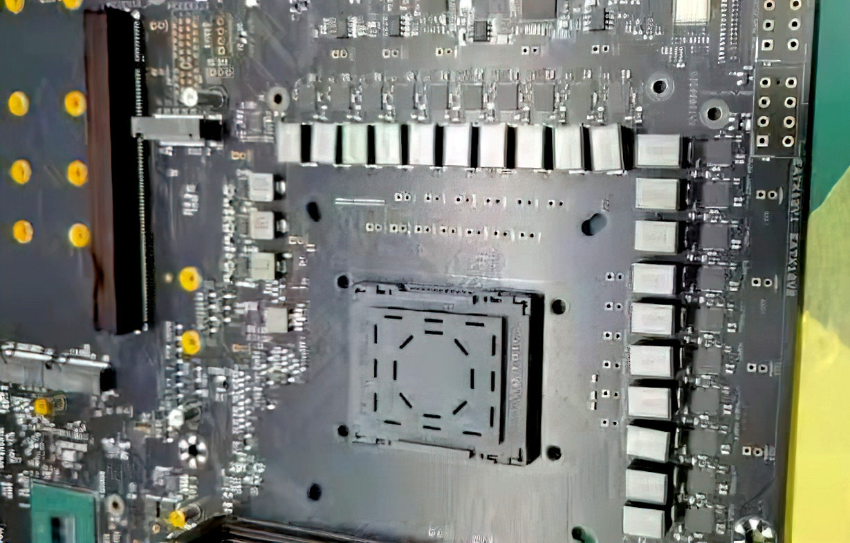 據說是 Intel Z690 主機板外觀，來源：老弟一號。