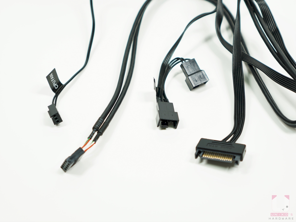 SATA 電源接頭、CPU 3 Pin 風扇接頭 (公)、冷排風扇連接用 4 Pin 插座 (母)、主機板 USB 9 Pin