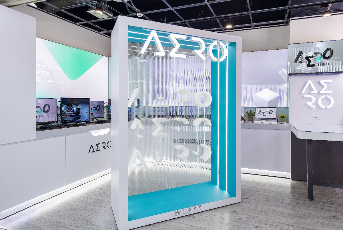 以白淨時尚簡約設計規劃創作者專區，展示技嘉科技旗下 AERO 創作者系列產品。